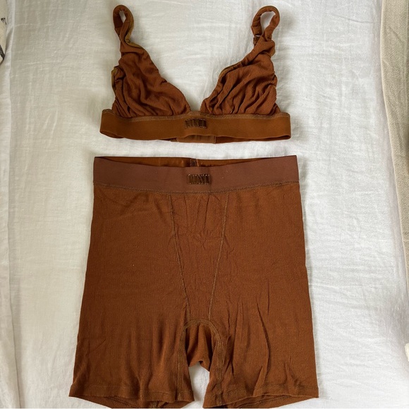SKIMS Other - Skims boxer and bra set